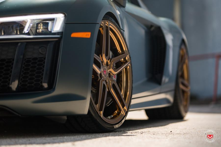 Детали экстерьера Audi R8 V10 on Vossen Wheels (HC-1) 2016 года  (фото 10 из 47)